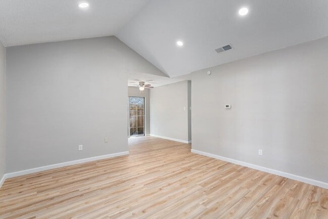 Building Photo - 10503 Little Pebble Dr
