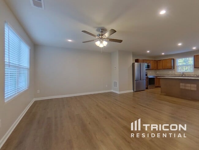 Building Photo - 8920 Celtic Dr