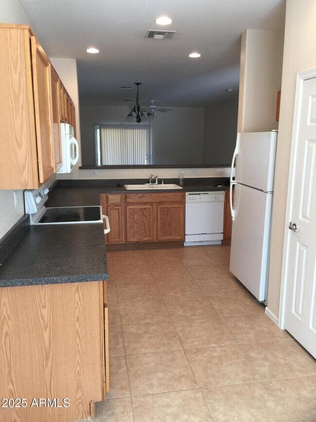 Foto del edificio - 15165 N 138th Ln