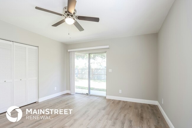 Foto del edificio - 8875 Orange Blossom Dr