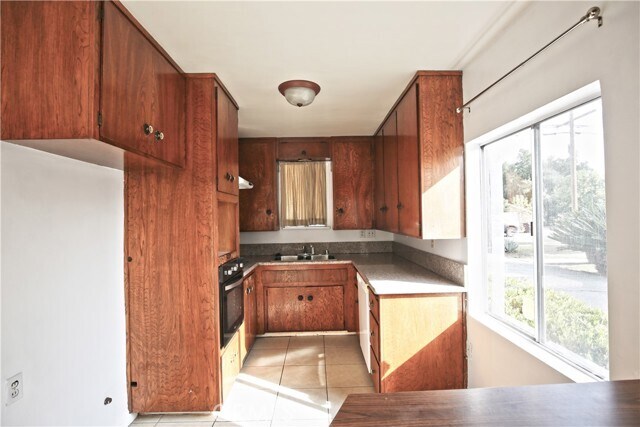 Building Photo - 1207 S 10th Ave