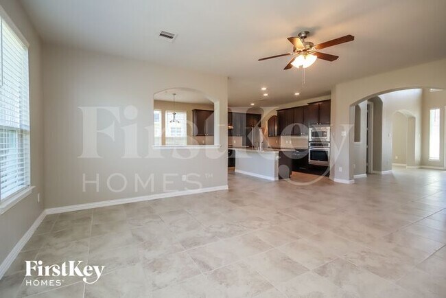 Foto del edificio - 8235 Longear Ln