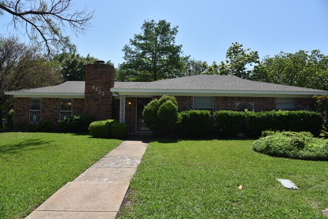 Vista de frente - 6420 San Juan Ave