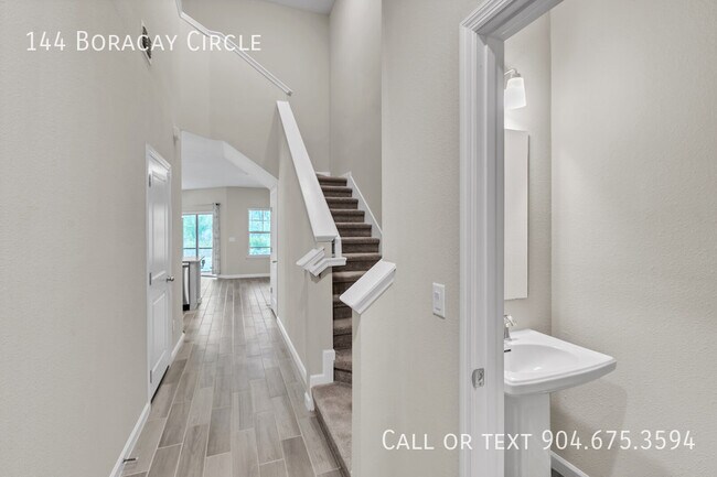 Foto del edificio - Enjoy Resort Style Living at Beachwalk.  A...