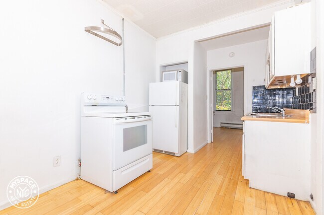 Foto del edificio - 304 Troutman St