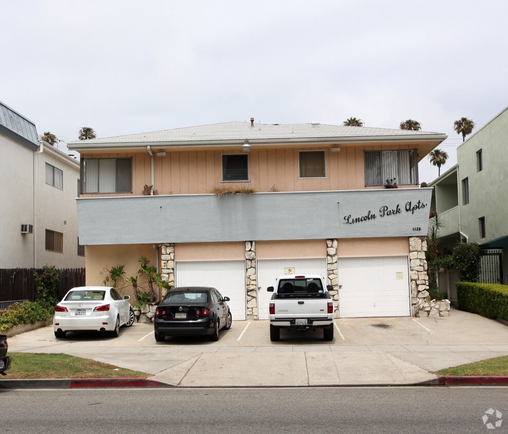 Primary Photo - 1129 Lincoln Blvd