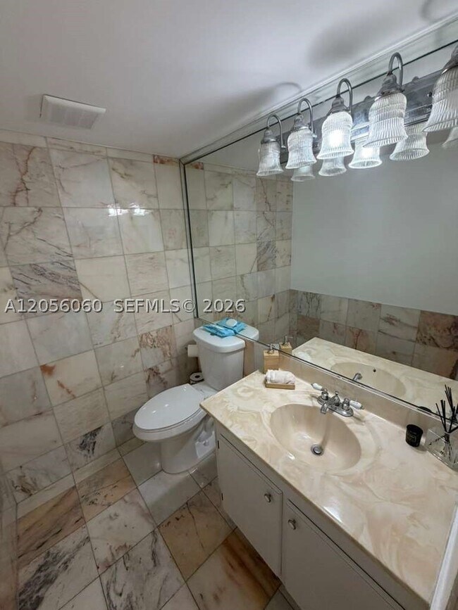 Foto del edificio - 20335 W Country Club Dr