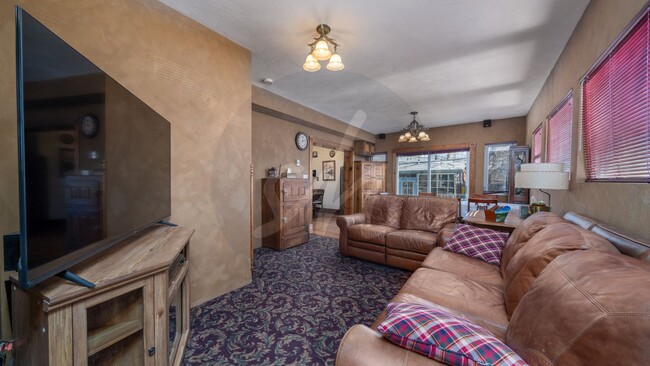 Foto del edificio - 1111 W Pikes Peak Ave