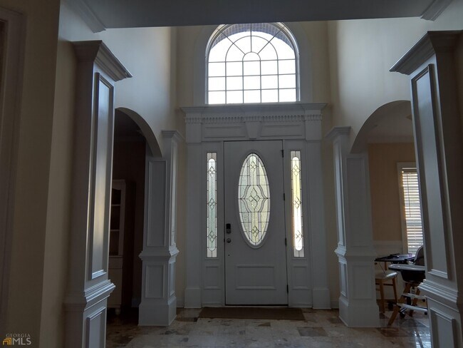 Building Photo - 5711 Boreal Way SW