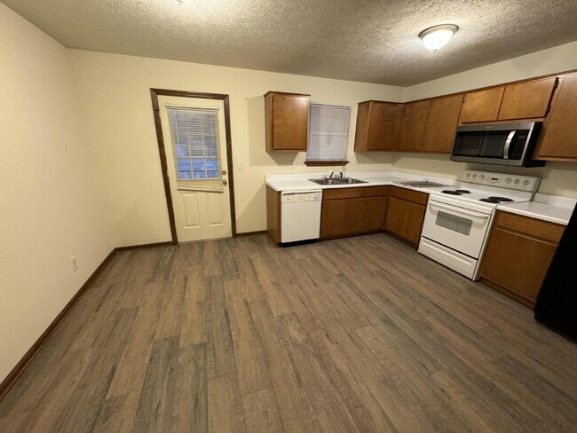 Foto del edificio - Spacious 2-Story Townhome-Style Apt on S. Montgomery | 2 Bed 2.5 Bath Near MSU