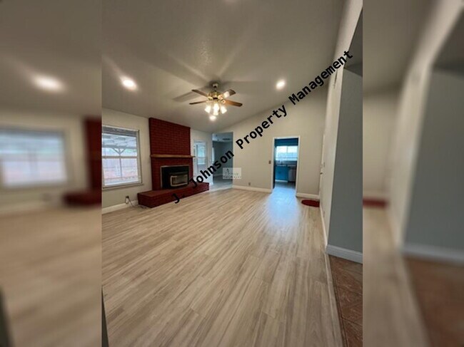 Foto del edificio - Beautifully Updated 3BR Home in the Heart of Manteca – Move-In Ready!