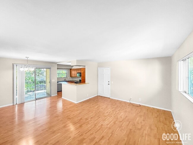 Building Photo - Beautiful 2BD/2BA with Private Balcony and...