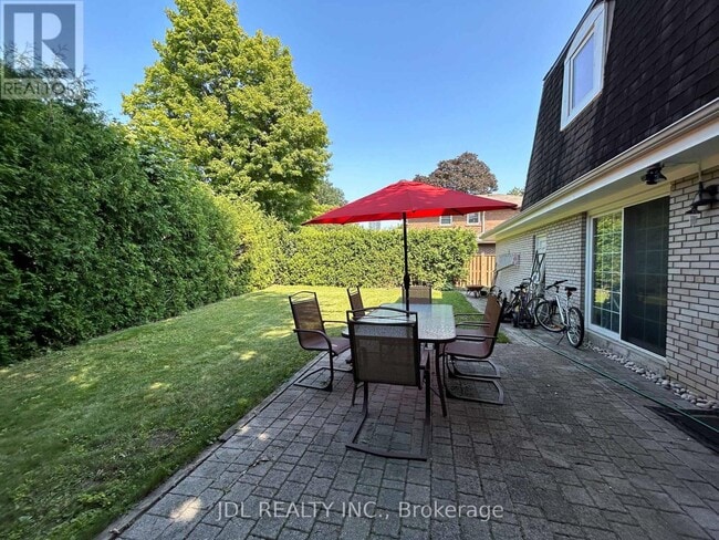 Building Photo - 32 Denver Crescent