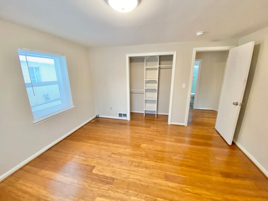 Foto principal - newly Renovated 2 Bedroom Home in South Burlington