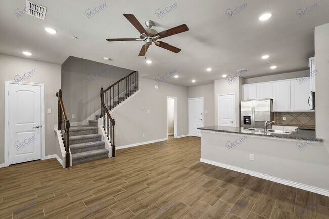 Building Photo - 2022 Built 3/2.5 Townhome in Mesquite!