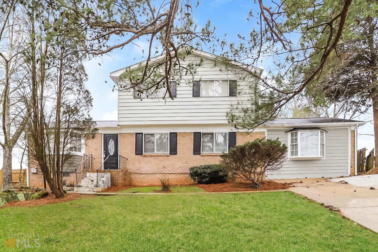 3814 N Camp Creek Pkwy SW, Atlanta, GA 30331 House Rental in Atlanta