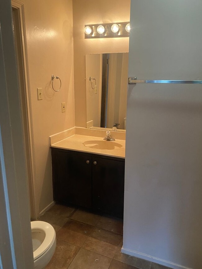 Foto del edificio - 2 bedroom 2 bath town home in a gated comm...