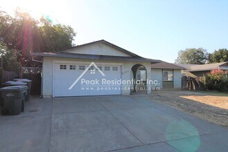 Building Photo - 7841 Sunrise Greens Dr