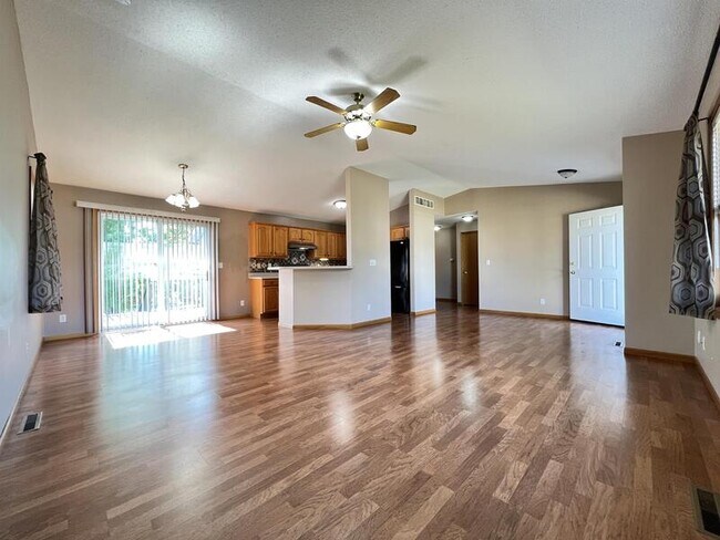 Foto del edificio - 2305 Eastlawn Dr