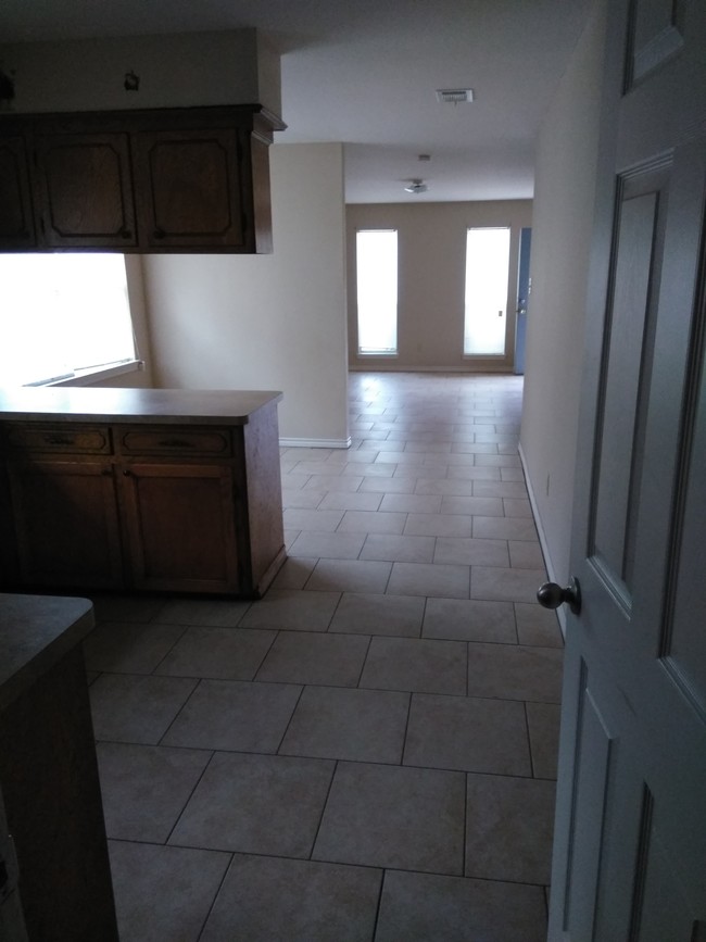 Building Photo - 316 Blake Dr