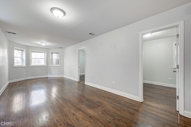 Foto del edificio - 4241 N Troy St