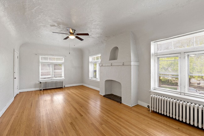Building Photo - 11059 S Hoyne Ave