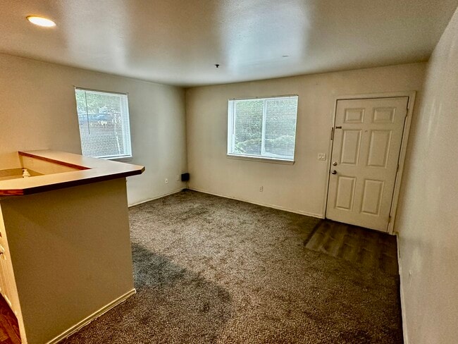 Living Room - 931 N 86th St