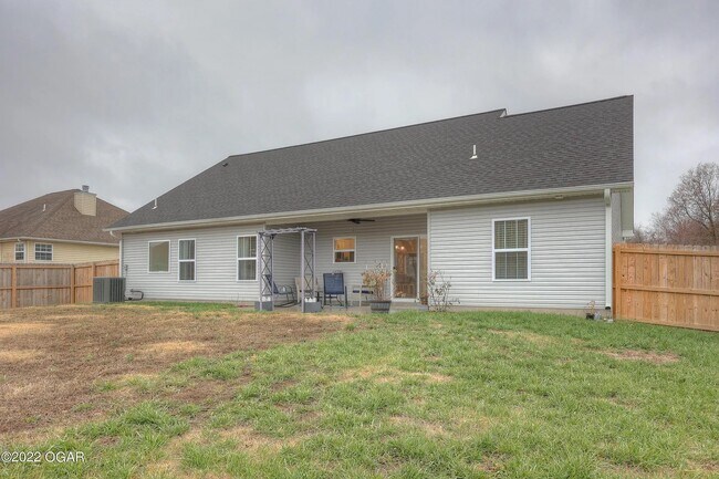 Building Photo - 107 S Greystone Square