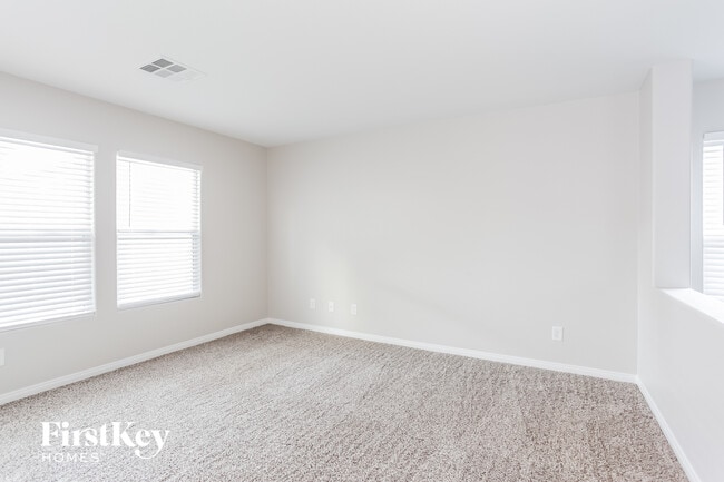 Foto del edificio - 5013 Whistling Acres Ave