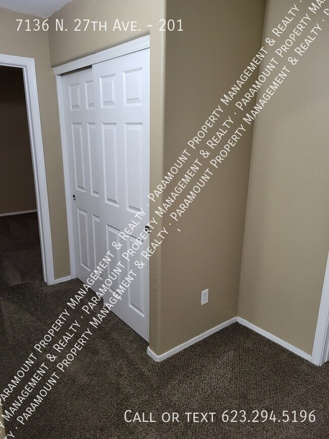Building Photo - 2 Bed/2 Bath ready for immediate move in!