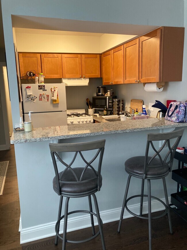 Foto del edificio - 2827 N Cambridge Ave
