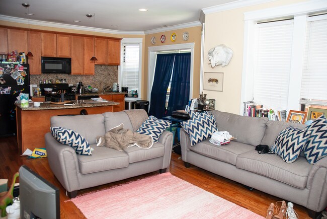 Foto del edificio - 3708 W Wrightwood Ave