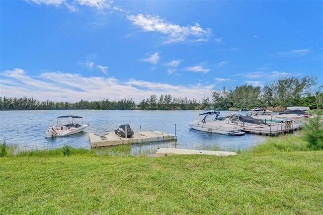 Building Photo - 4059 Crystal Lake Dr