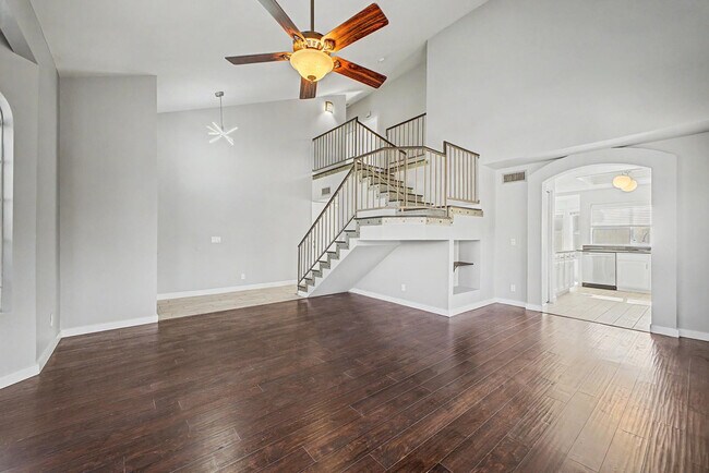 Building Photo - 1006 S Tiago Dr