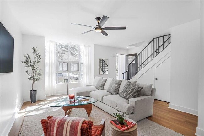 Building Photo - 1210 Cleburne Ave NE