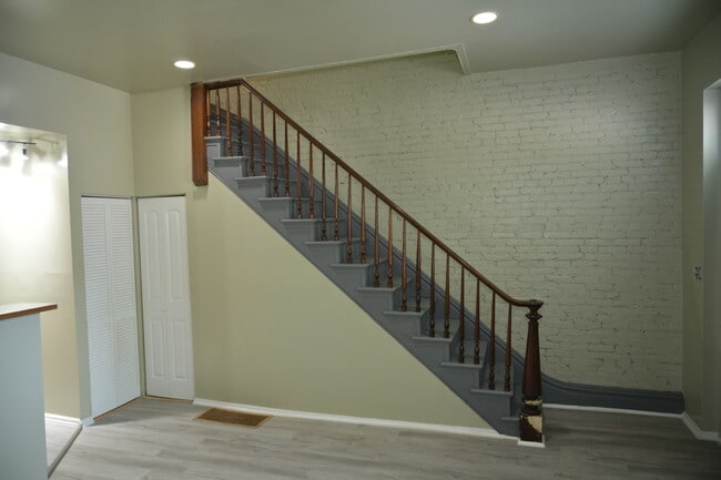 Building Photo - 805 Russell Blvd