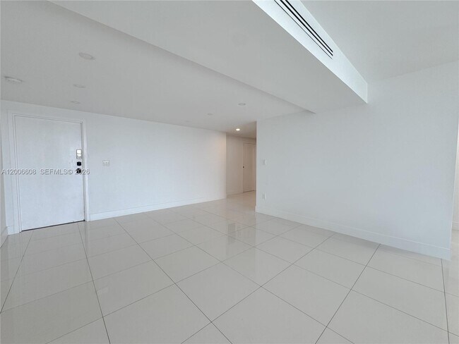 Building Photo - 210 Seaview Dr