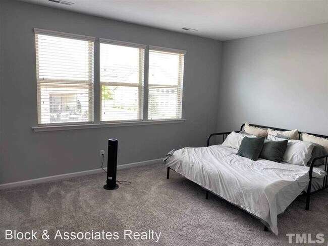 Building Photo - 3 br, 2.5 bath House - 314 Rubrum Drive