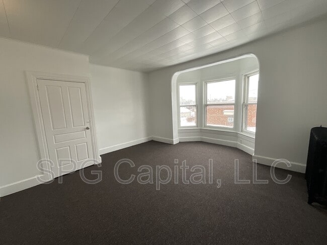 Building Photo - 928 W Princess St