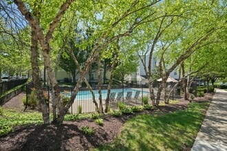 Building Photo - Glen Ridge Commons Apartments