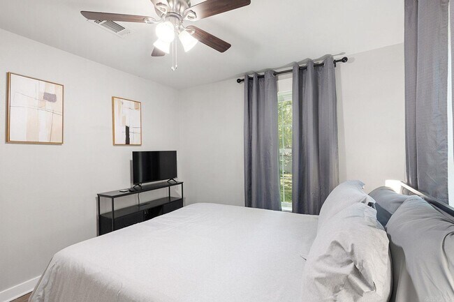 Foto del edificio - 2017 Hairston Ave