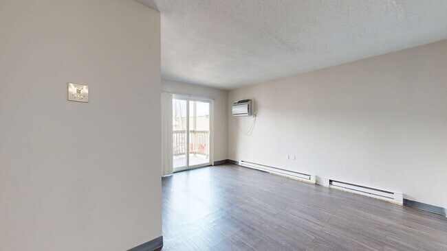 Building Photo - 298 Meridian St