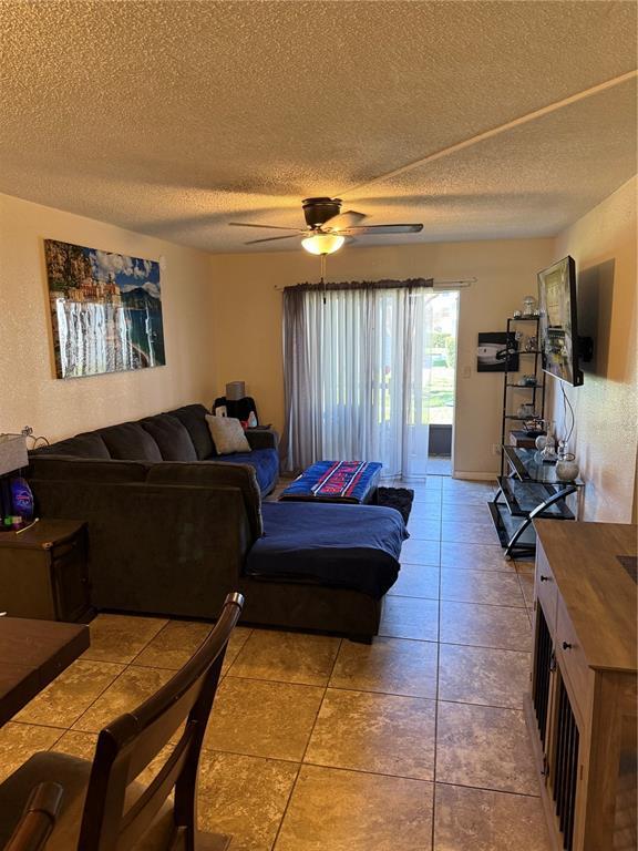 Foto del edificio - 716 Oakgrove Dr