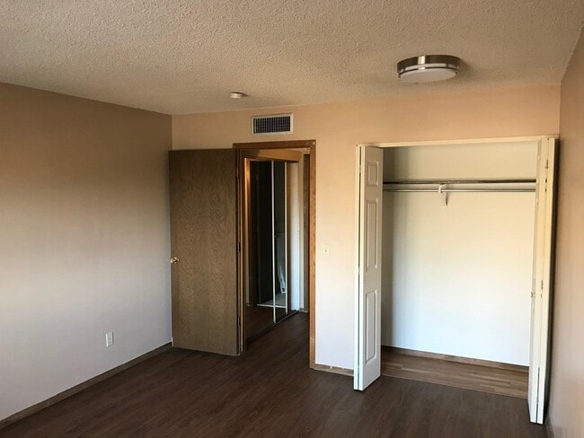 Building Photo - 4120 Parklawn Ave