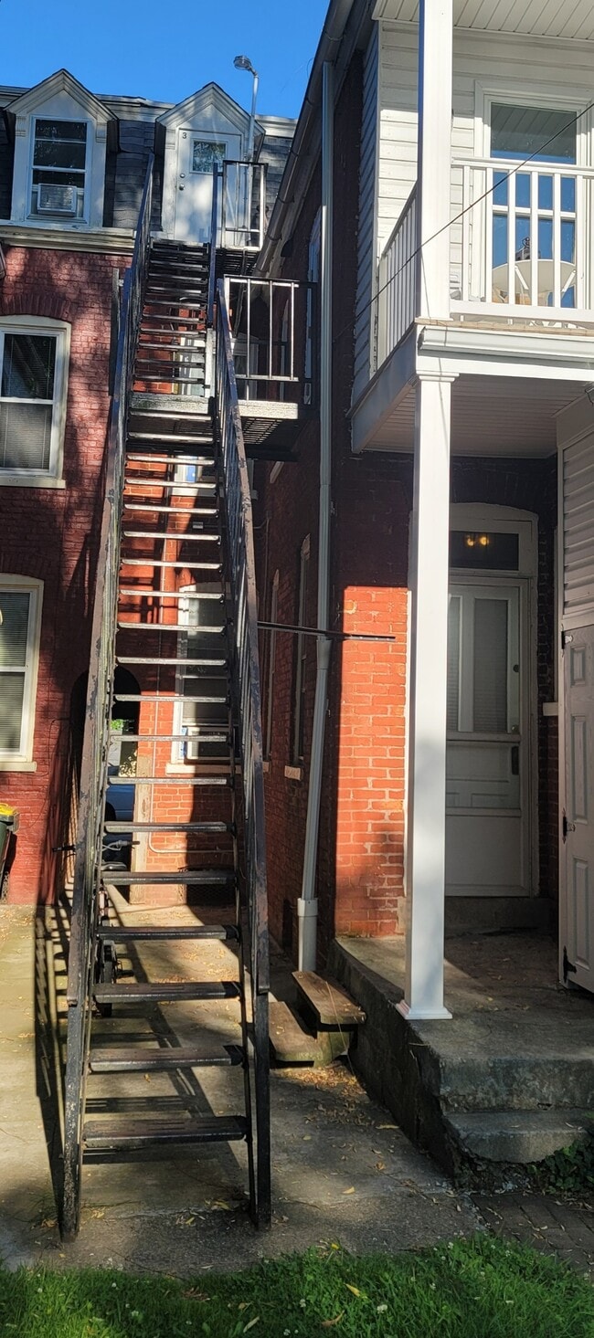 Building Photo - 339 N Charlotte St