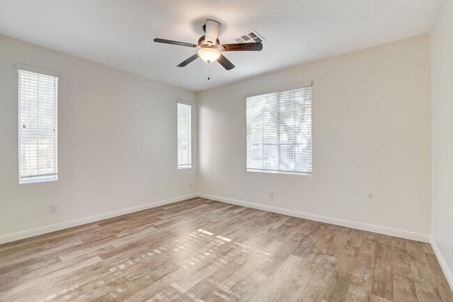 Foto del edificio - Single Family Home on 20k SQFT Lot in Gated Community