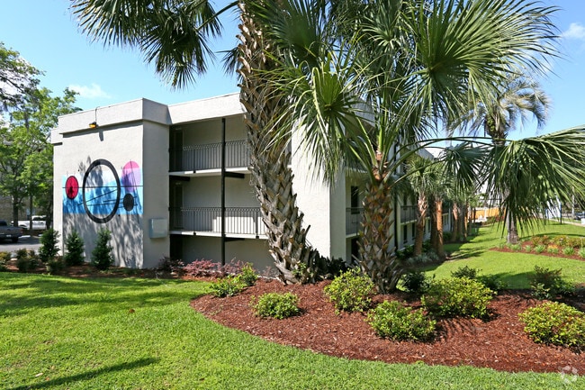 Building Photo - Edge at 401