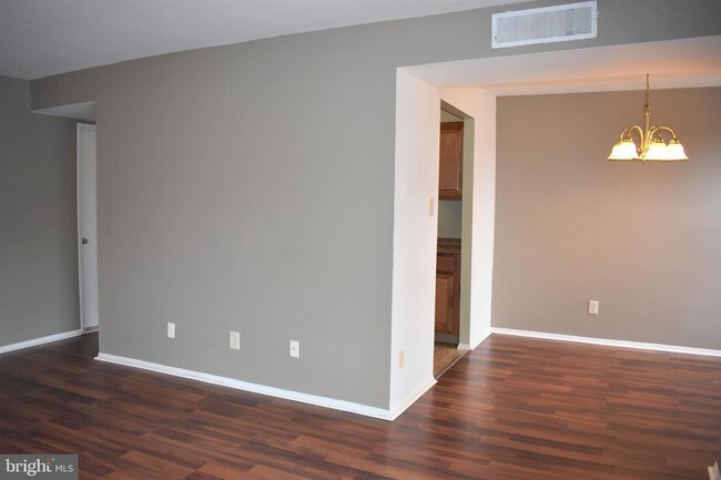 Building Photo - 122 Duvall Ln