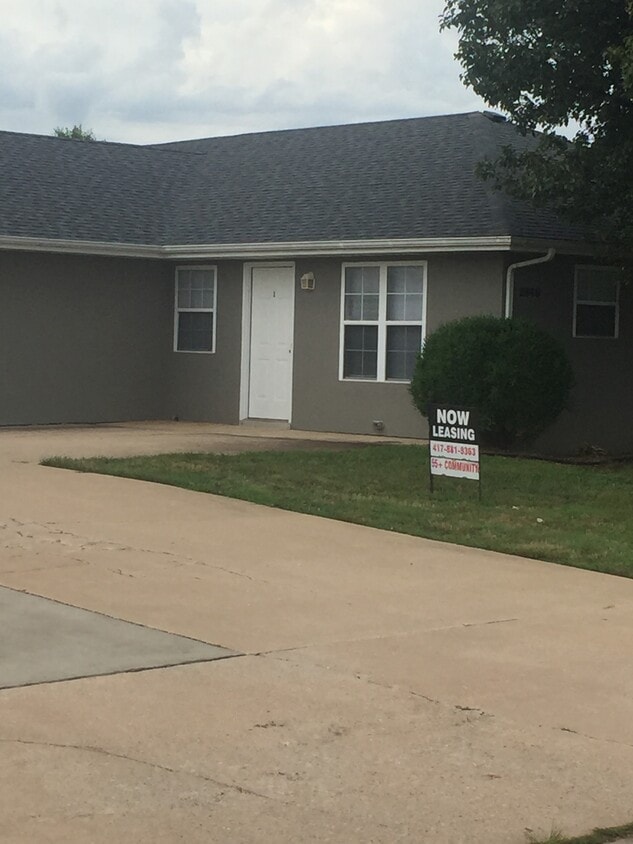 Primary Photo - 2848 S Meadowbrook Ave