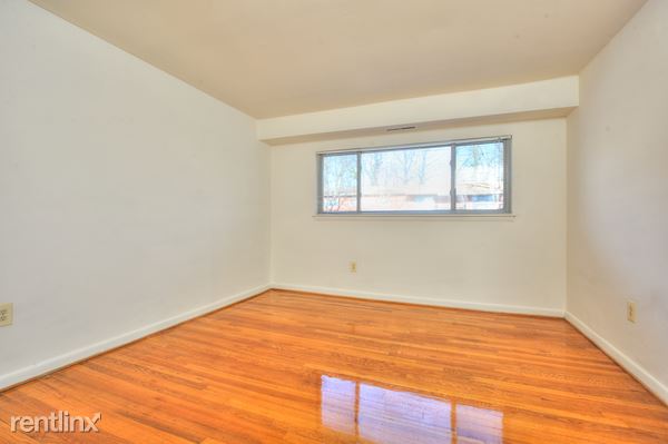 Building Photo - 25 Montrose Manor Ct